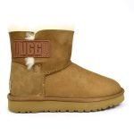 UGG MINI BAILEY LOGO STRAP SUEDE — CHESTNUT